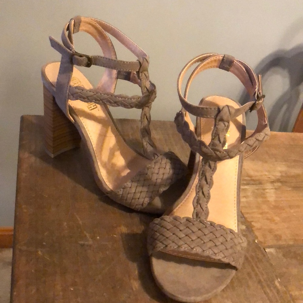 Brash Tan Heels